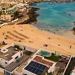Eden Beachfront By Holidays Βίλα