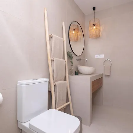 Eden Beachfront By Holidays * Коральео