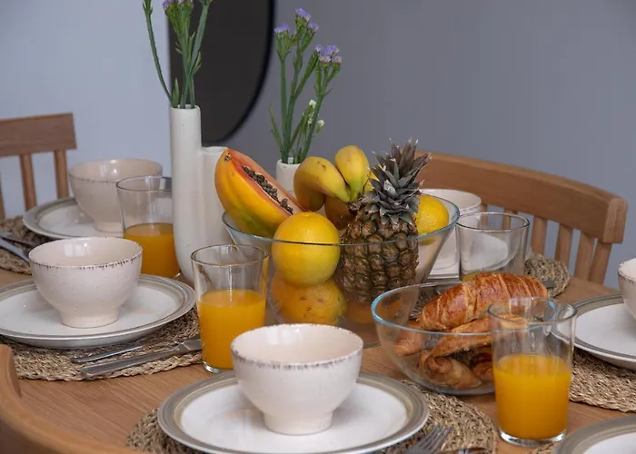 Eden Beachfront By Holidays * קורלחו