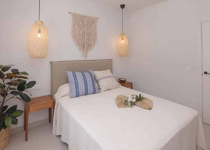 Eden Beachfront By Holidays וילה *