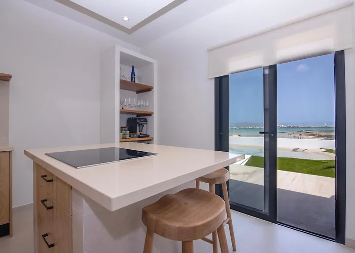 Eden Beachfront By Holidays וילה