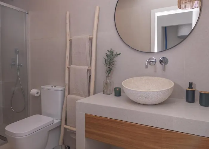 Eden Beachfront By Holidays *