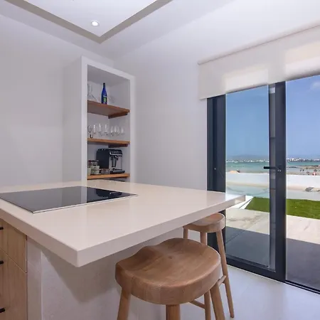 Eden Beachfront By Holidays וילה