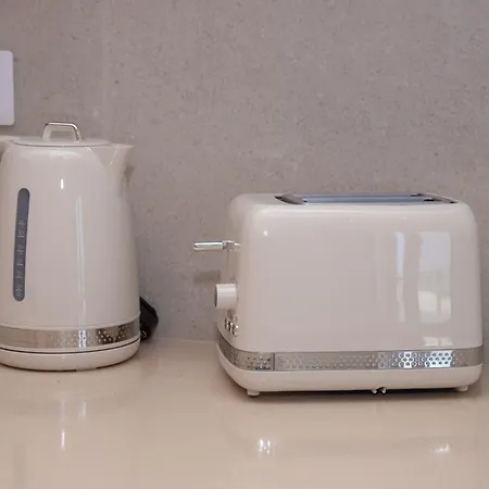 Eden Beachfront By Holidays וילה *